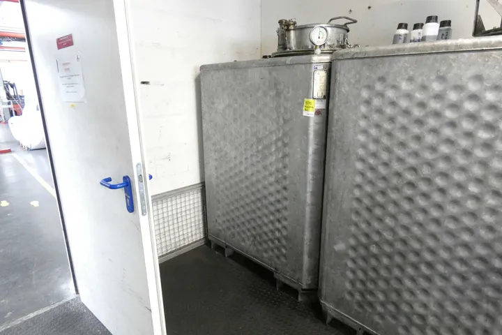 Gefahrstoffsammeltank Maße in cm ca. 120 x 80 x 160